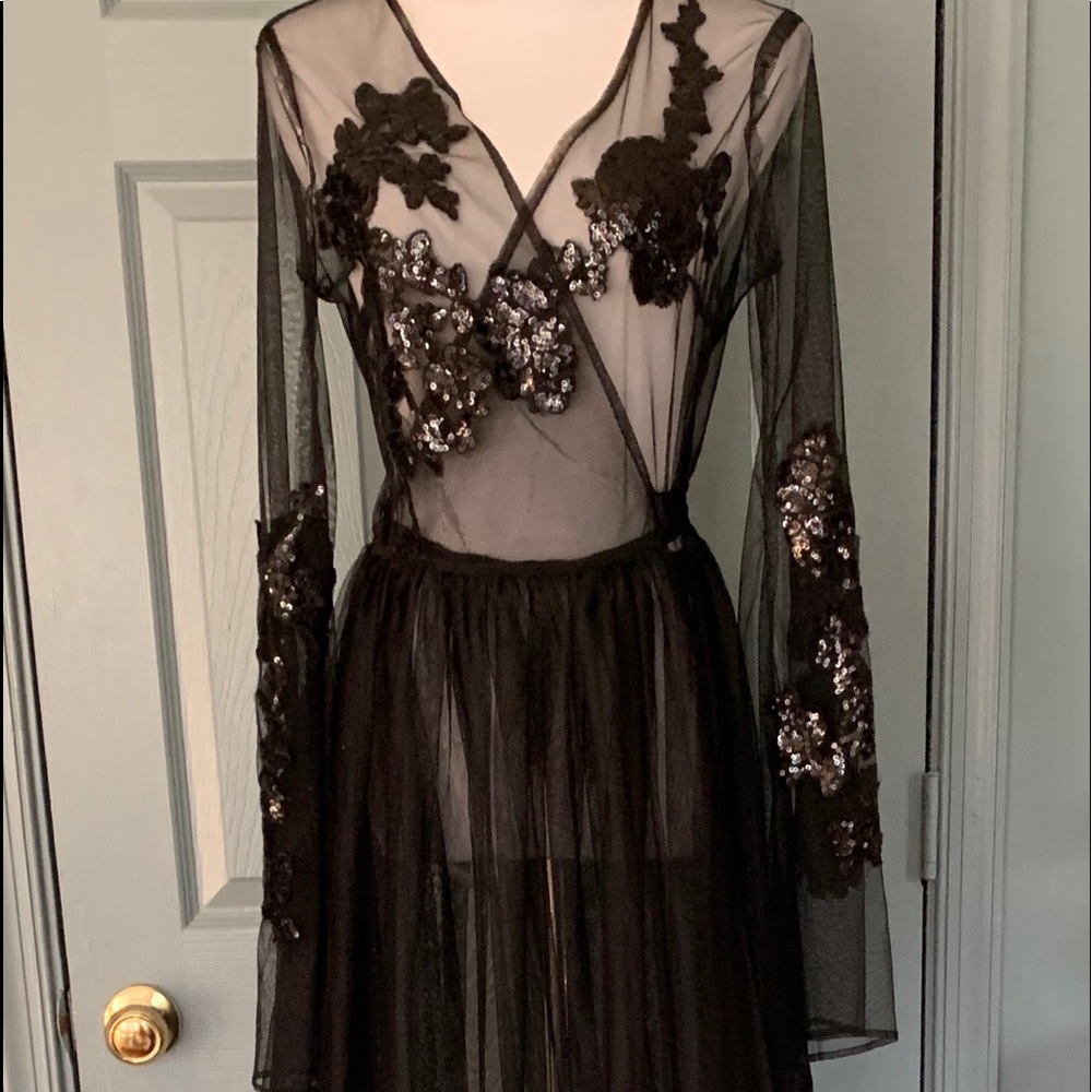 Wantmylook Janice sparkles embroidery Wrap gown